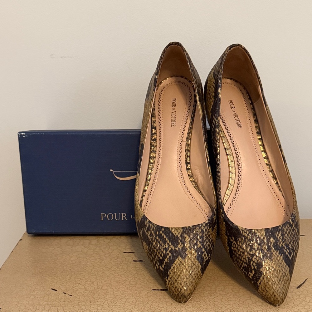 Pour La Victoire Snakeskin Flats